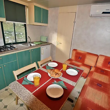 בית נופש Mobile Homes Pine And Sea - Camping Indije *